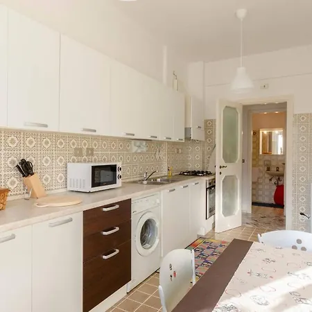 Altido Sweet Apt With A Lovely View, Near Golf Rapallo Lägenhet